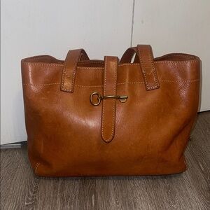 Fossil Tan Leather Tote with brass key Accent shoulder handbag medium size